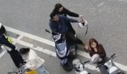 戴头盔的人爆料视频大全,揭秘戴头盔人士爆料视频大全